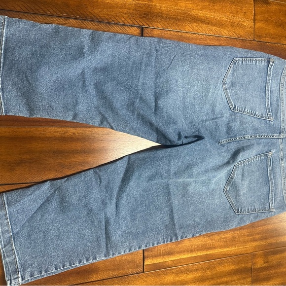 Soho Relaxed Fit Light Blue Jeans Capri - Picture 6 of 7